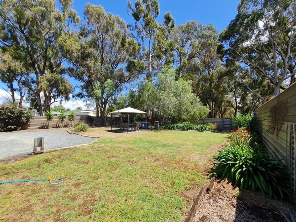 Kyabram Country Motel Bagian luar foto